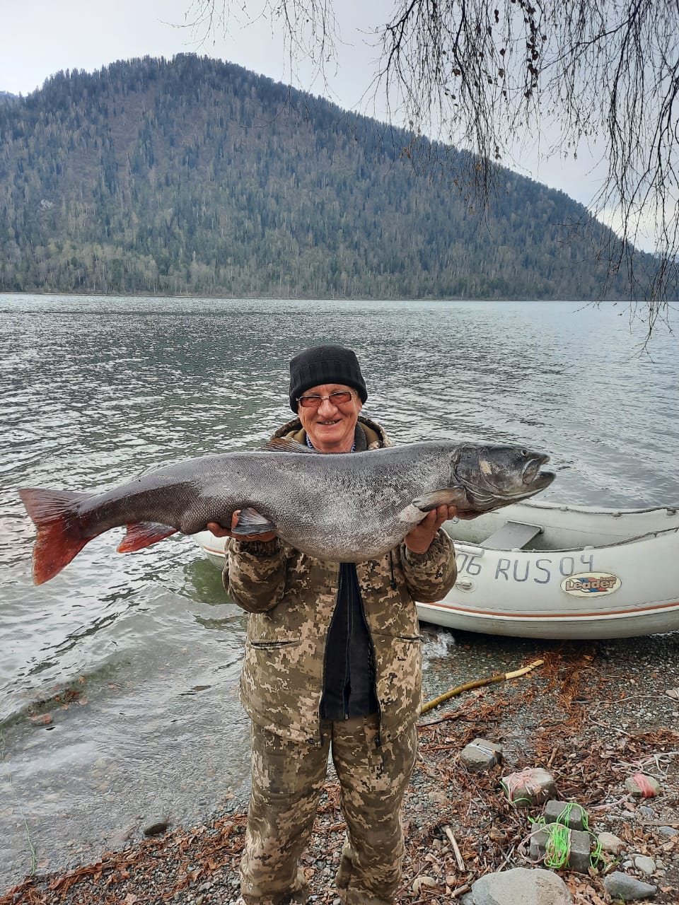 Рыболовный тур на Телецком озере на тайменя